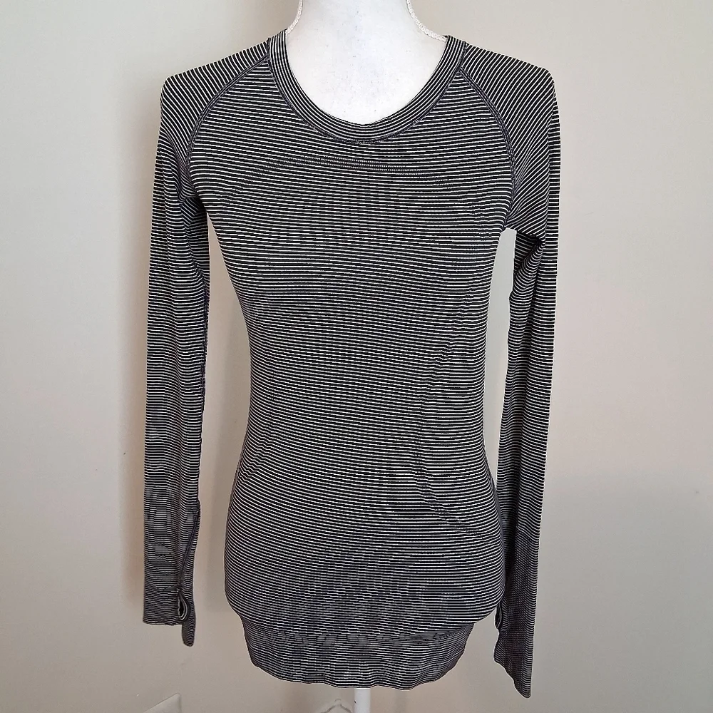 Lululemon Swiftly Tech Long Sleeve CrewWhite / White / Black (Striped) Size 4
